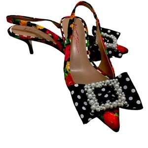New Betsy’s Johnson Floral Polka Dot Bow Sling back Heels. Size 7
